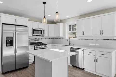 Kitchen - 989 Bay St, Fall River, MA 02724 photo 1 of 6