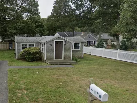 55 Cedar St, Teaticket, MA 02536