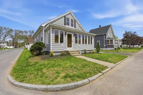 44 Frontenac St, Springfield, MA 01151 photo 2
