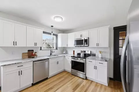 44 Frontenac St, Springfield, MA 01151 photo 9