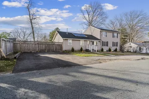 21 Dale Rd, Holbrook, MA 02343