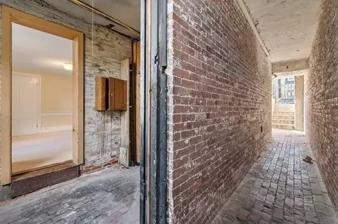 Entry Way - 512 E Broadway, Boston, MA 02127 photo 4 of 4