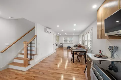 Entry Way - 6 Neptune Pl # R, Gloucester, MA 01930 photo 3 of 4