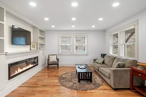 Living - 6 Neptune Pl # R, Gloucester, MA 01930 photo 2 of 4