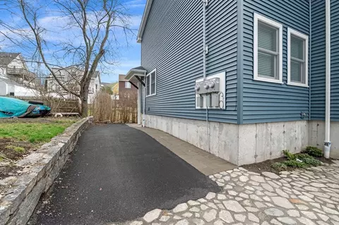 Exterior - 6 Neptune Pl # R, Gloucester, MA 01930 photo 5 of 6