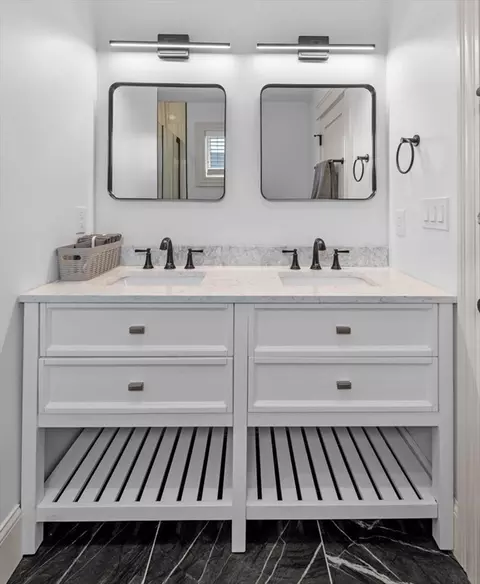 Bath - 6 Neptune Pl # R, Gloucester, MA 01930 photo 3 of 6