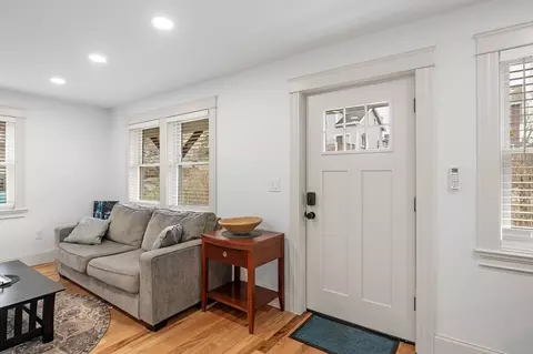Entry Way - 6 Neptune Pl # R, Gloucester, MA 01930 photo 1 of 4
