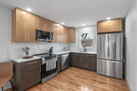 Kitchen - 6 Neptune Pl # R, Gloucester, MA 01930 photo 2 of 5