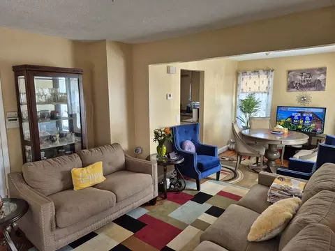 Living - 58 Eureka, Springfield, MA 01104 photo 1 of 1