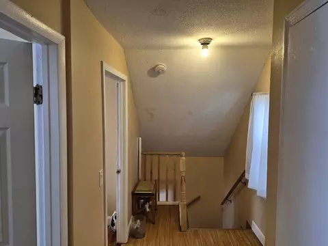 Entry Way - 58 Eureka, Springfield, MA 01104 photo 2 of 3