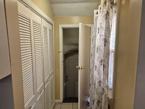 Entry Way - 58 Eureka, Springfield, MA 01104 photo 1 of 3