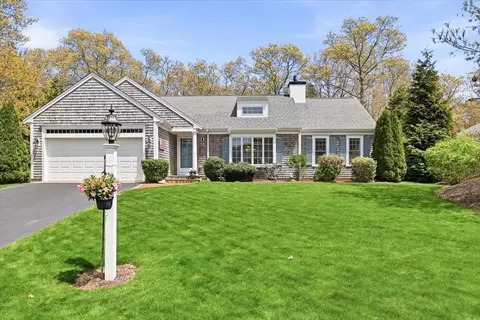 140 Pheasant Hill Cir, Cotuit, MA 02635