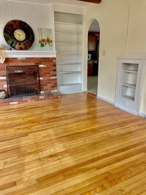 Living - 259 Massasoit Rd, Worcester, MA 01604 photo 4 of 6