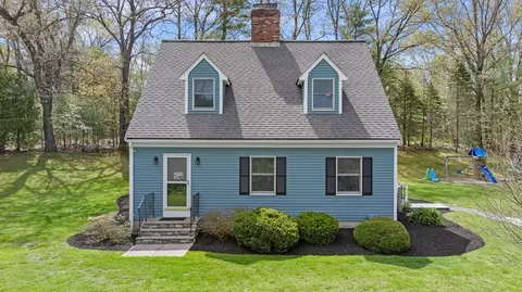 65 Center St, Groveland, MA 01834