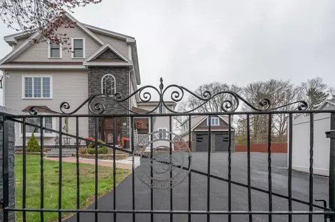 49 Beach Rd, Salisbury, MA 01952