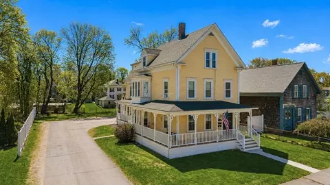 10 Barrows St, Middleboro, MA 02346