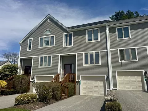 61 Bayberry Ln #61, Dartmouth, MA 02747