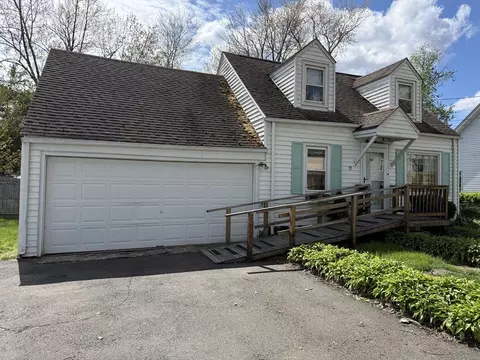 17 Royal St, Agawam, MA 01001