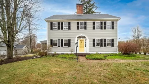 230 Asbury St, Hamilton, MA 01982
