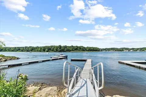 473 Main St, Amesbury, MA 01913