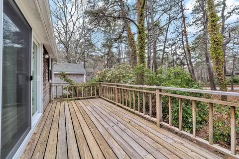 Exterior - 10 Bartlett Rd, Wellfleet, MA 02667 photo 5 of 7