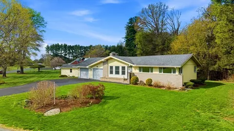 26 Gore Ave, Hatfield, MA 01038