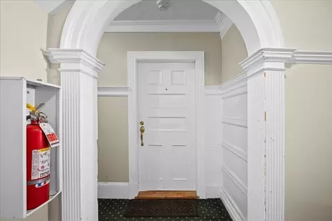 Entry Way - 40 Elm St #1, Worcester, MA 01609 photo 2 of 3
