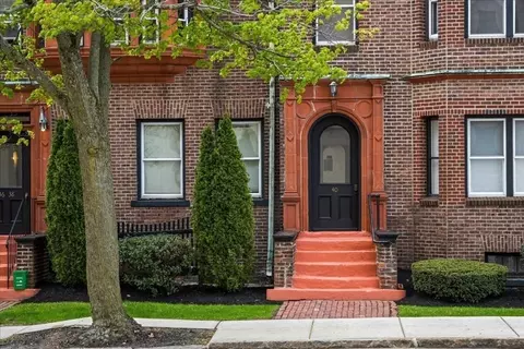 Exterior - 40 Elm St #1, Worcester, MA 01609 photo 1 of 10