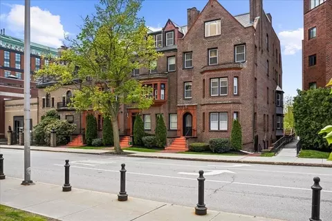 Exterior - 40 Elm St #1, Worcester, MA 01609 photo 2 of 10