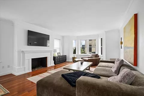 Living - 40 Elm St #1, Worcester, MA 01609 photo 2 of 5
