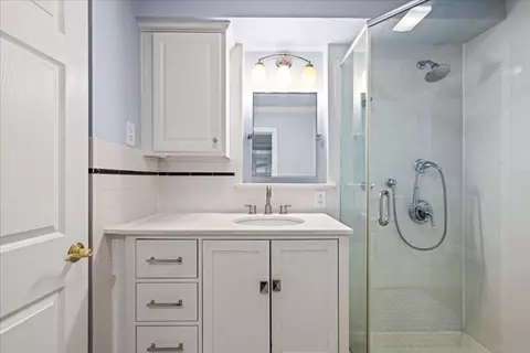 Bath - 40 Elm St #1, Worcester, MA 01609 photo 1 of 1