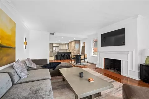 Living - 40 Elm St #1, Worcester, MA 01609 photo 4 of 5