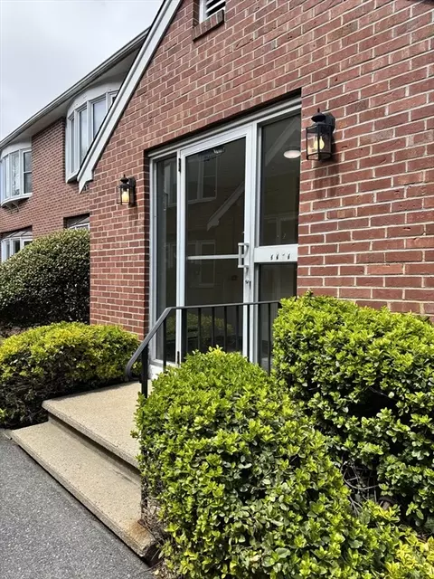 775 W Main St #5, Hyannis, MA 02601