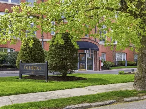 51 Pettee St #47, Newton, MA 02464