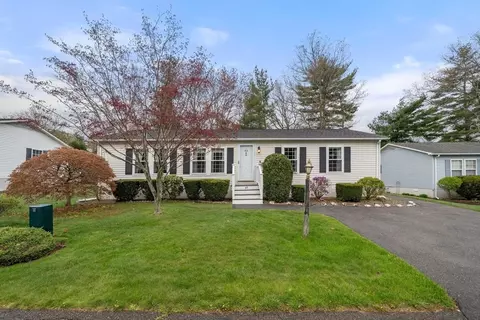 40 Trailwood Dr, Bridgewater, MA 02324