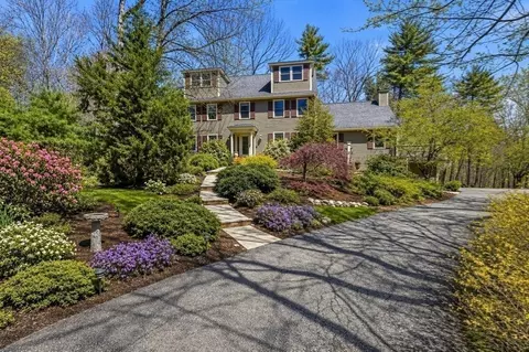 19 Pheasant Ln, Topsfield, MA 01983