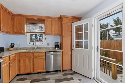 Entry Way - 91 Cohasset Rd, Wareham, MA 02532 photo 1 of 2