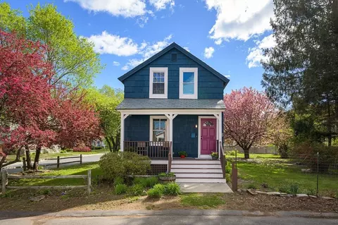 17 Olympia St, Easthampton, MA 01027