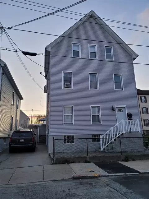 27 Bourne St, New Bedford, MA 02740