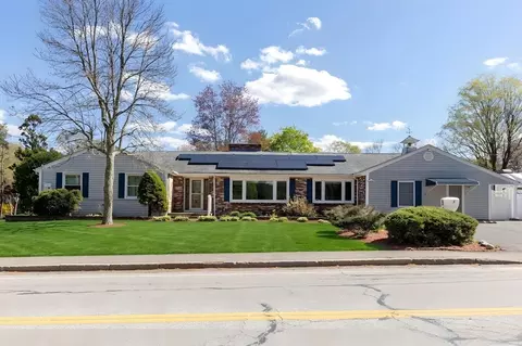 8 Rathbun Willard Dr, Attleboro, MA 02703