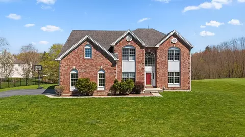 3 Emerson Cir, Shrewsbury, MA 01545