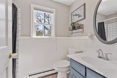 Bath - 40 Ivy Dr, Athol, MA 01331 photo 1 of 2
