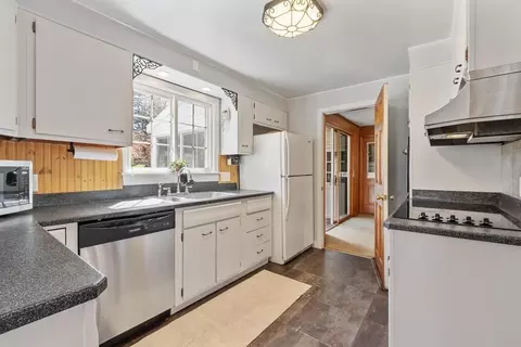 Kitchen - 40 Ivy Dr, Athol, MA 01331 photo 1 of 3