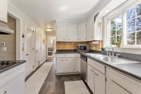 Kitchen - 40 Ivy Dr, Athol, MA 01331 photo 3 of 3