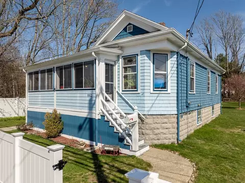 992 Lees River Ave, Somerset, MA 02726