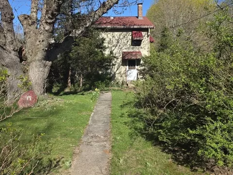 19 Carmen St, Attleboro, MA 02703