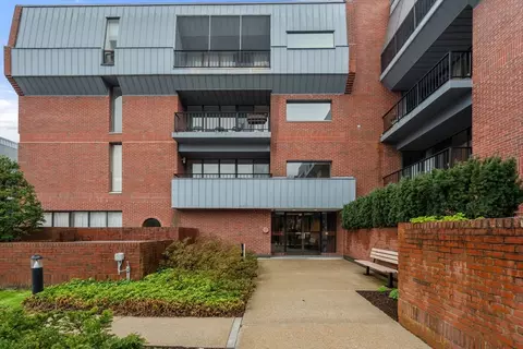 75 Grove St #227, Wellesley, MA 02482
