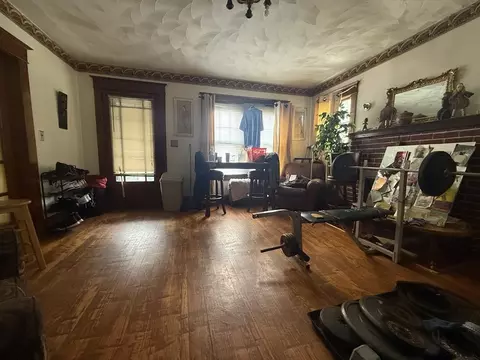 Living - 119-121 Middlesex St, Springfield, MA 01109 photo 2 of 5