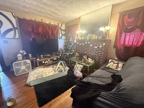 Living - 119-121 Middlesex St, Springfield, MA 01109 photo 5 of 5