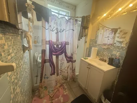 Bath - 119-121 Middlesex St, Springfield, MA 01109 photo 3 of 4